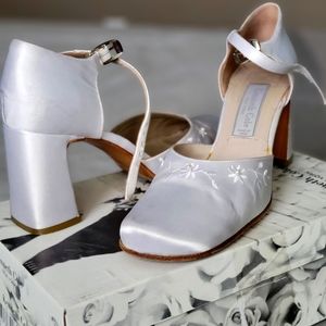 White Satin "wedding" shoes, kenneth coke, size 8.5